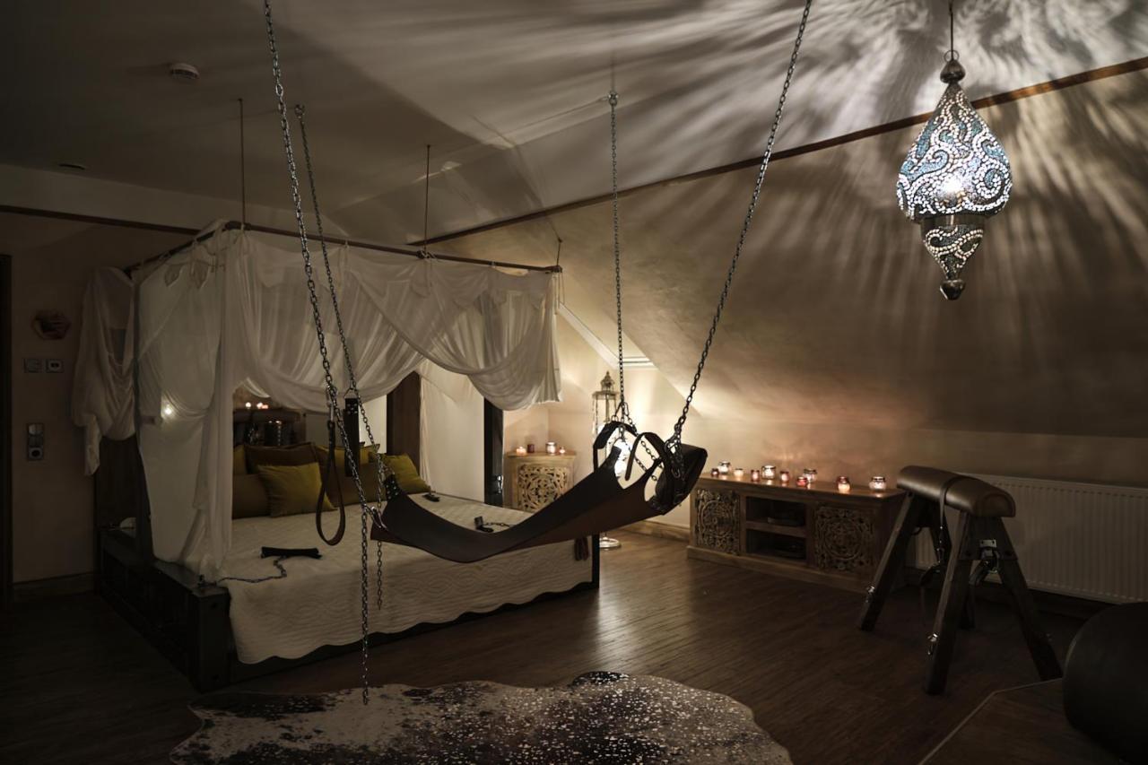 Sweet Poison Rooms Saarlouis Bagian luar foto