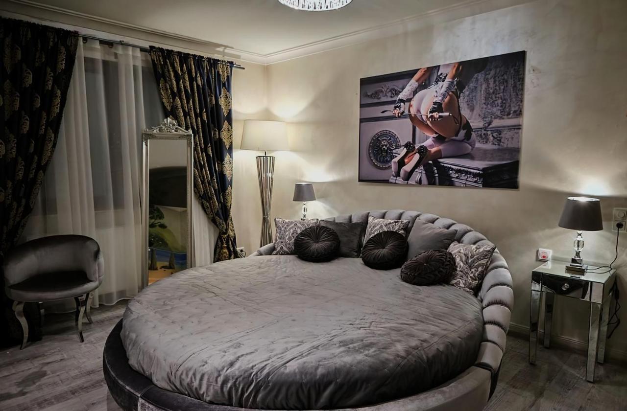 Sweet Poison Rooms Saarlouis Bagian luar foto