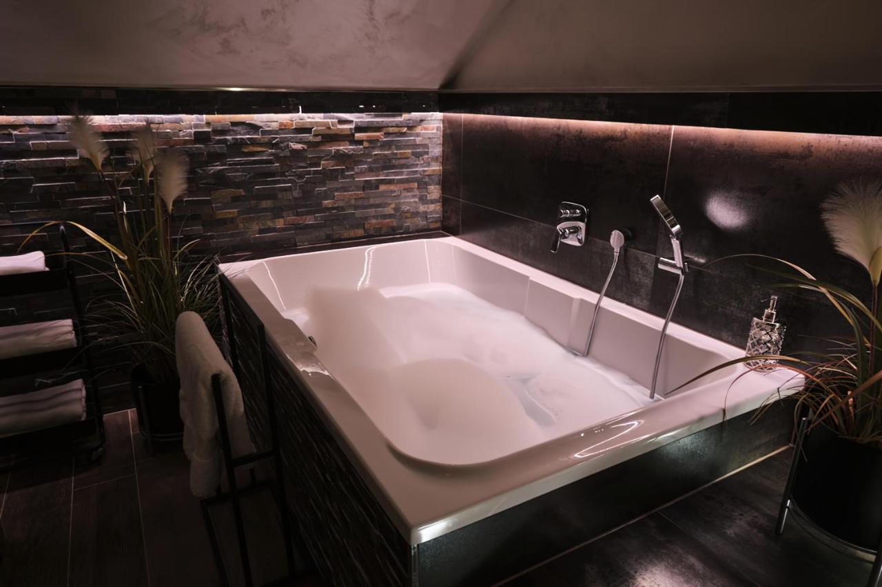 Sweet Poison Rooms Saarlouis Bagian luar foto